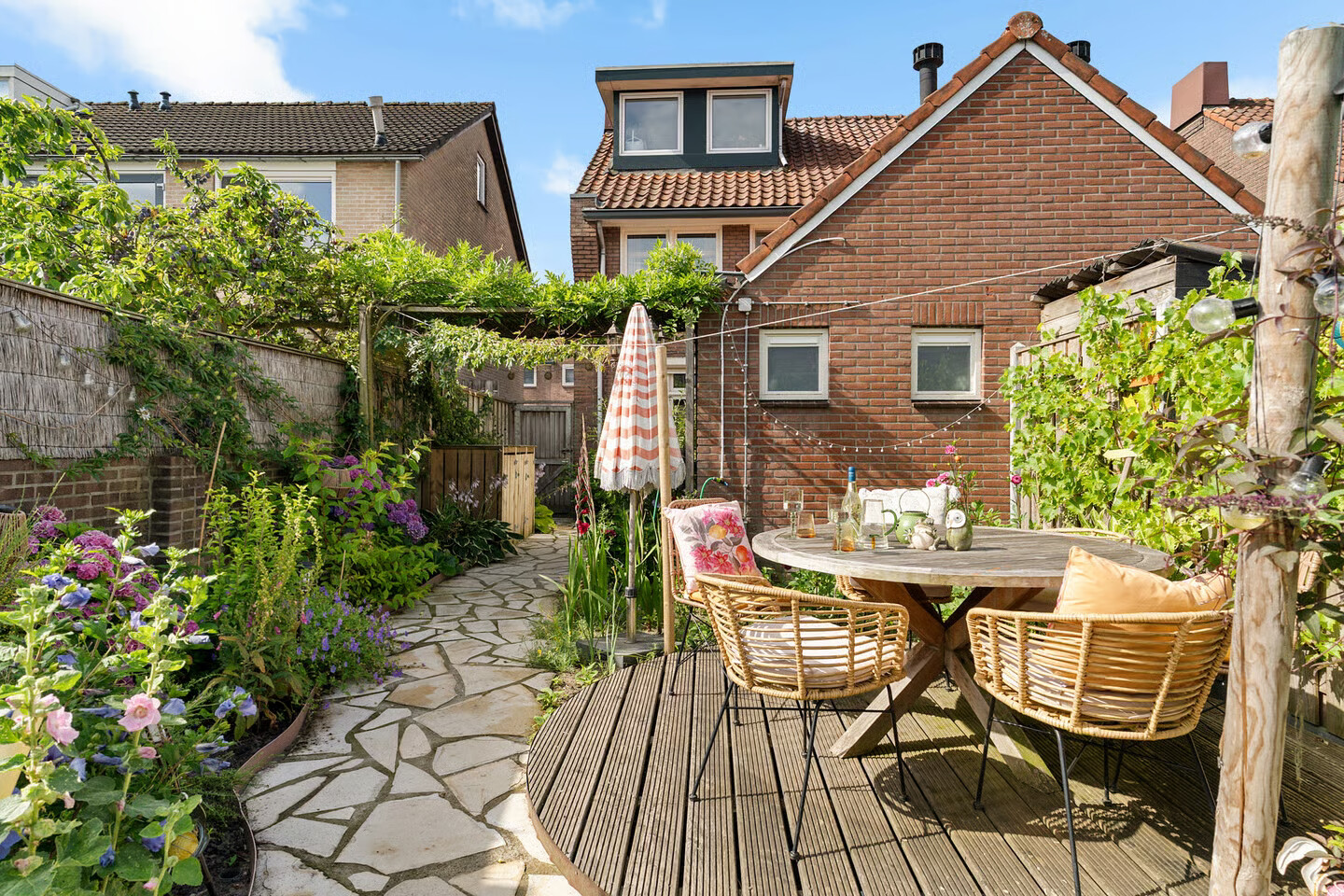 Twee-onder-één-kap te koop: J.W. Swiersstraat 6, Enschede