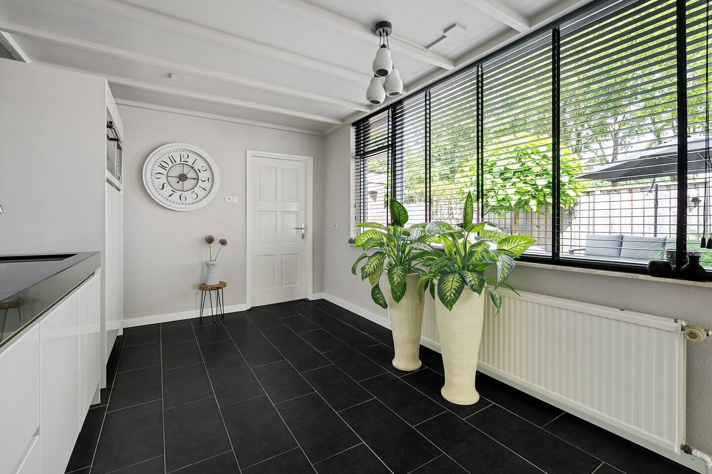 Hoekwoning te koop: Otto van Taverenstraat 2, Enschede