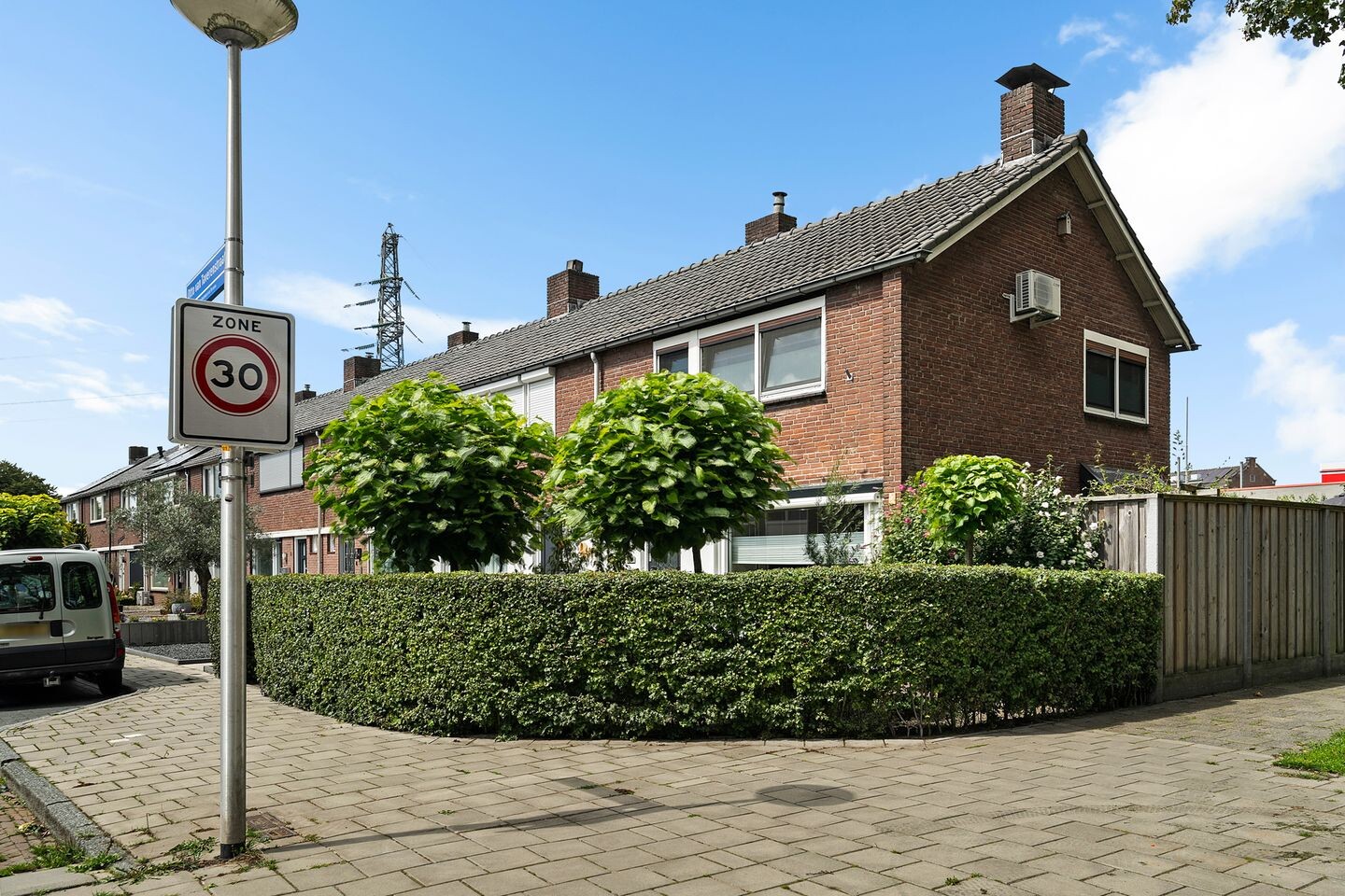 Hoekwoning te koop: Otto van Taverenstraat 2, Enschede