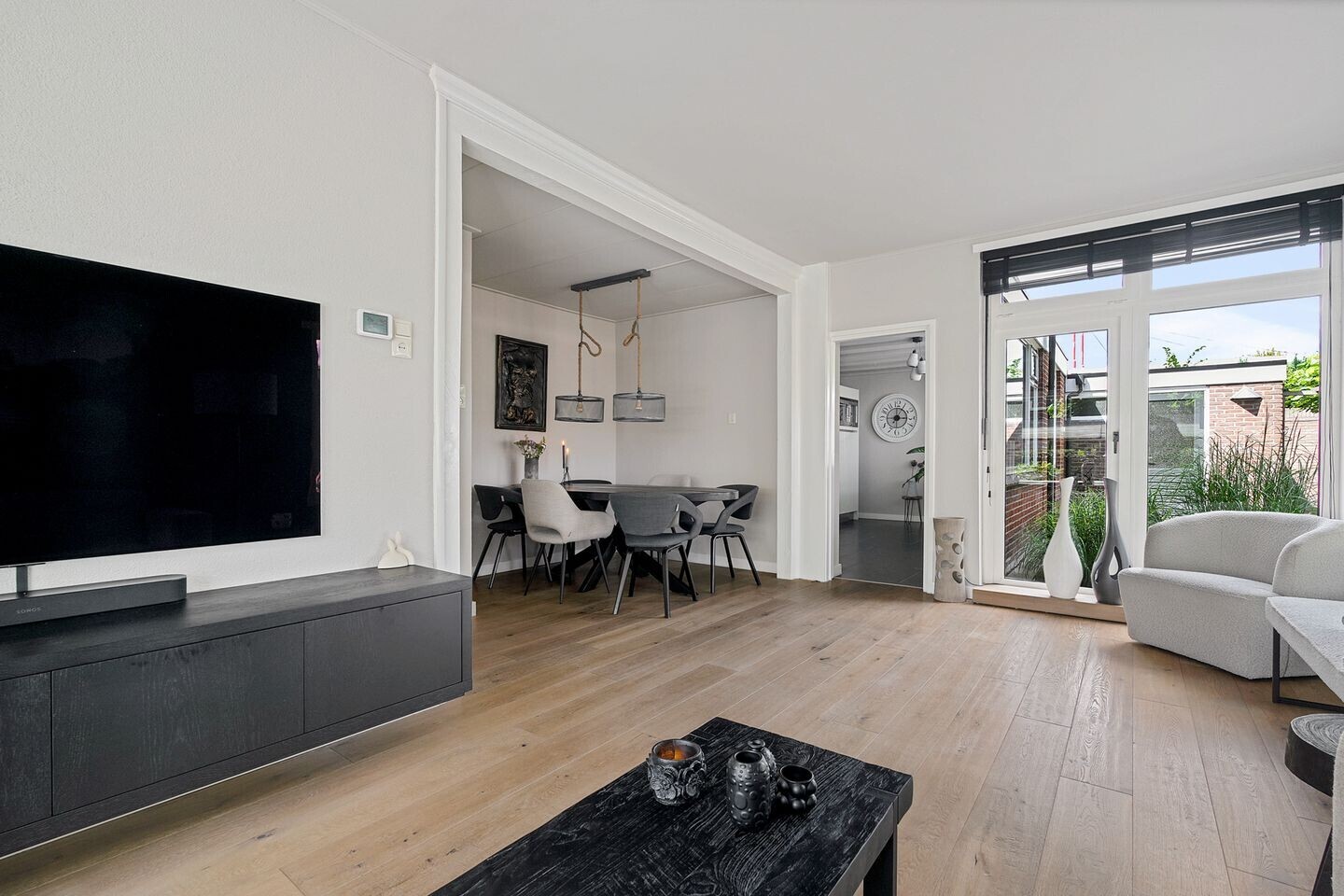 Hoekwoning te koop: Otto van Taverenstraat 2, Enschede