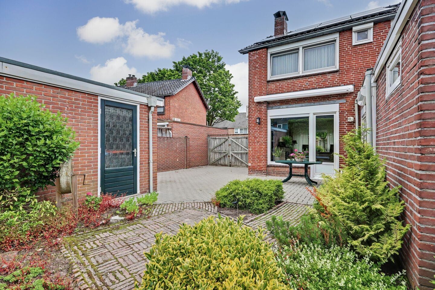 Hoekwoning te koop: Willem Rijbbertstraat 5, Enschede