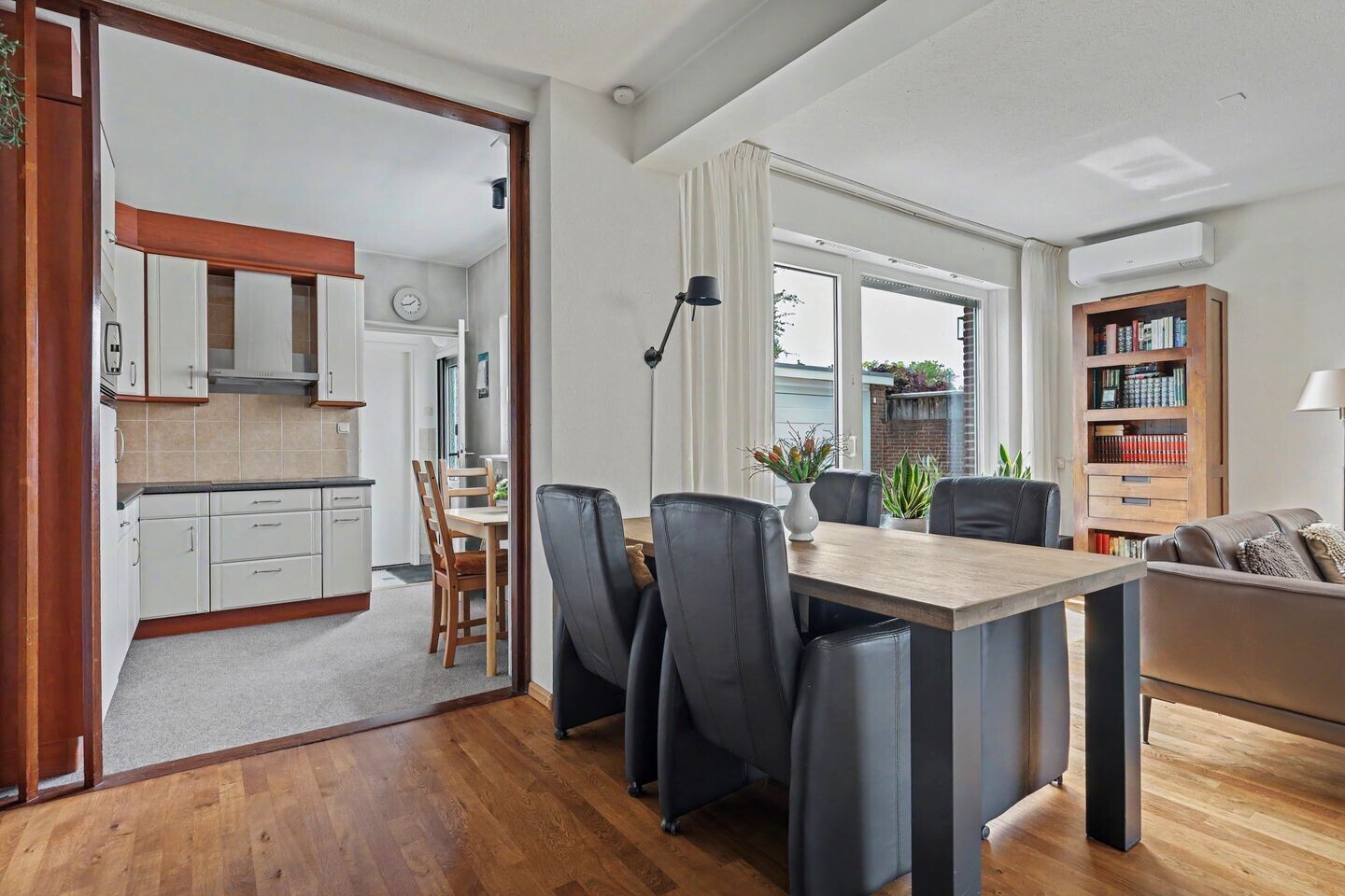 Hoekwoning te koop: Willem Rijbbertstraat 5, Enschede