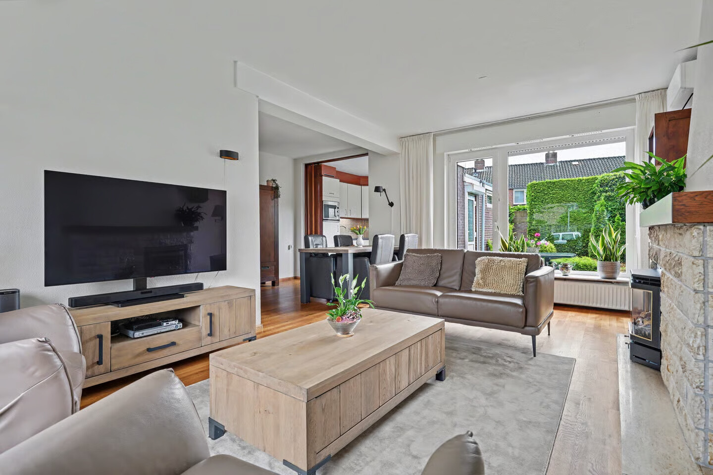 Hoekwoning te koop: Willem Rijbbertstraat 5, Enschede