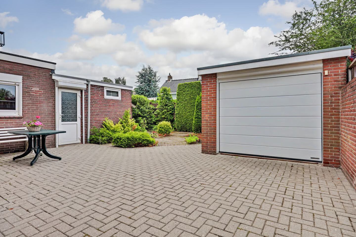 Hoekwoning te koop: Willem Rijbbertstraat 5, Enschede