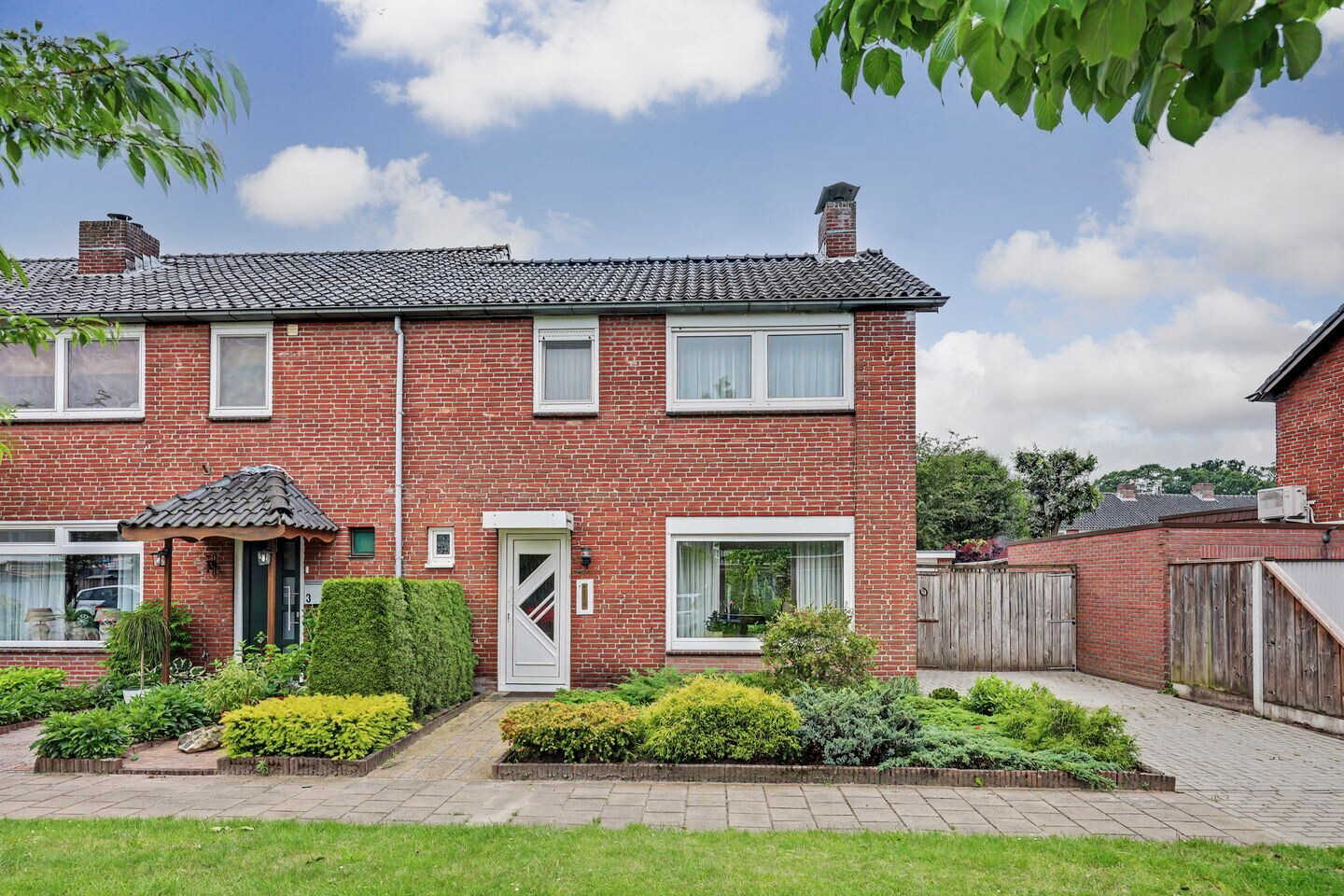 Hoekwoning te koop: Willem Rijbbertstraat 5, Enschede