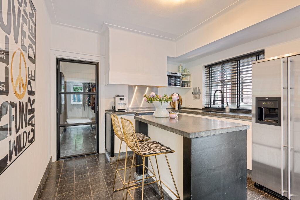 Vrijstaande woning te koop: Minister Goeman Borgesiusstraat 25, Enschede