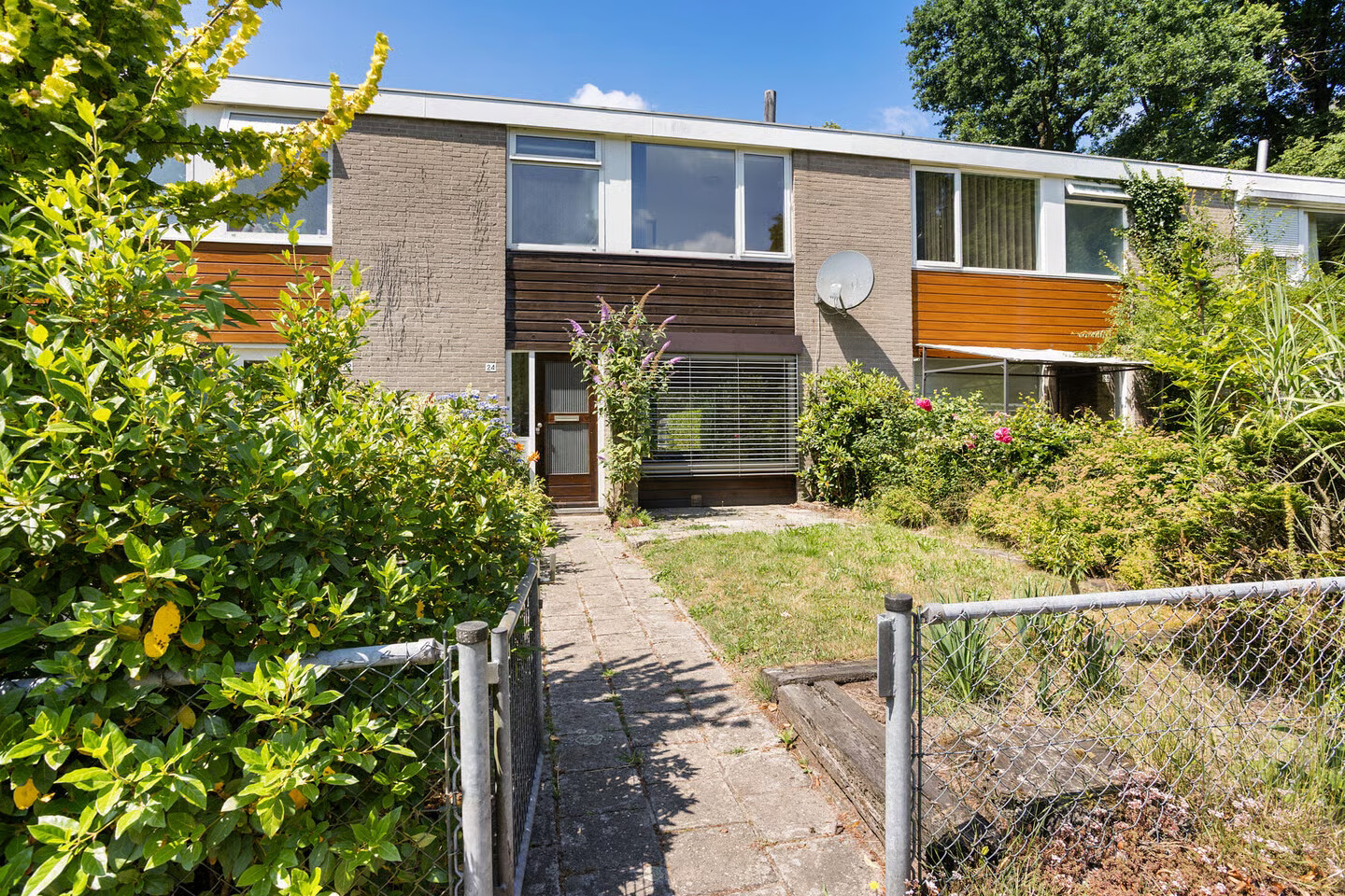 Tussenwoning te koop: De Achterhorst 24, Enschede