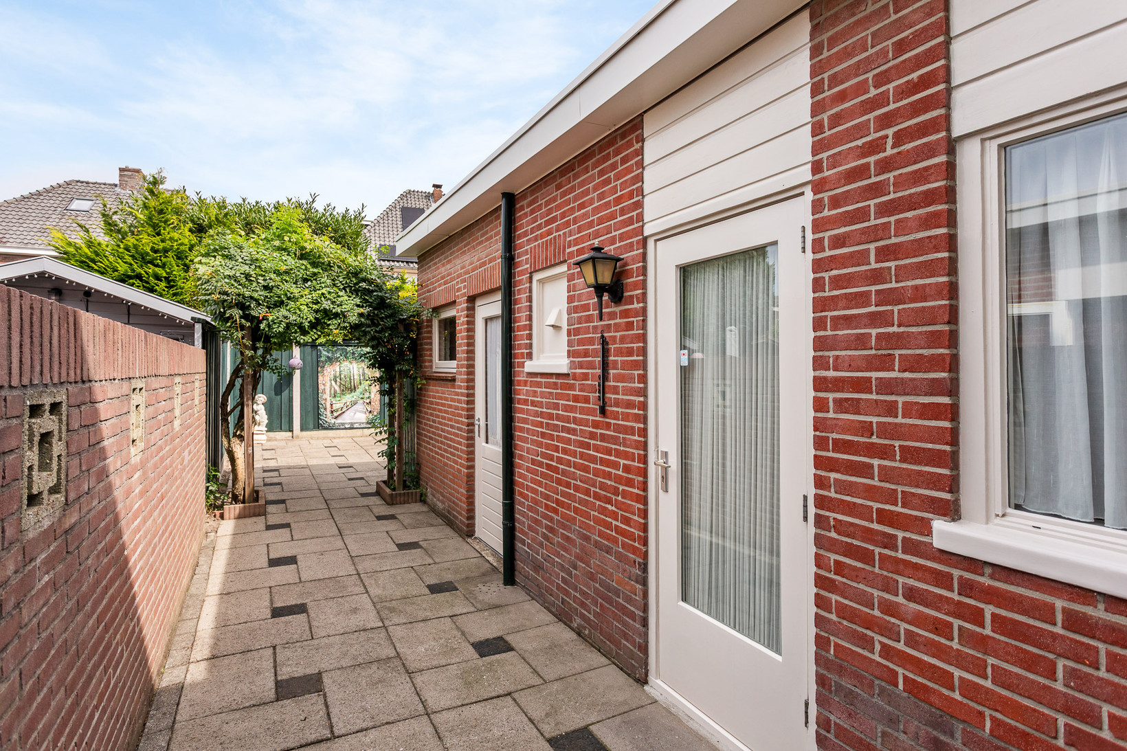 Tussenwoning te koop: Minister De Visserstraat 18, Enschede