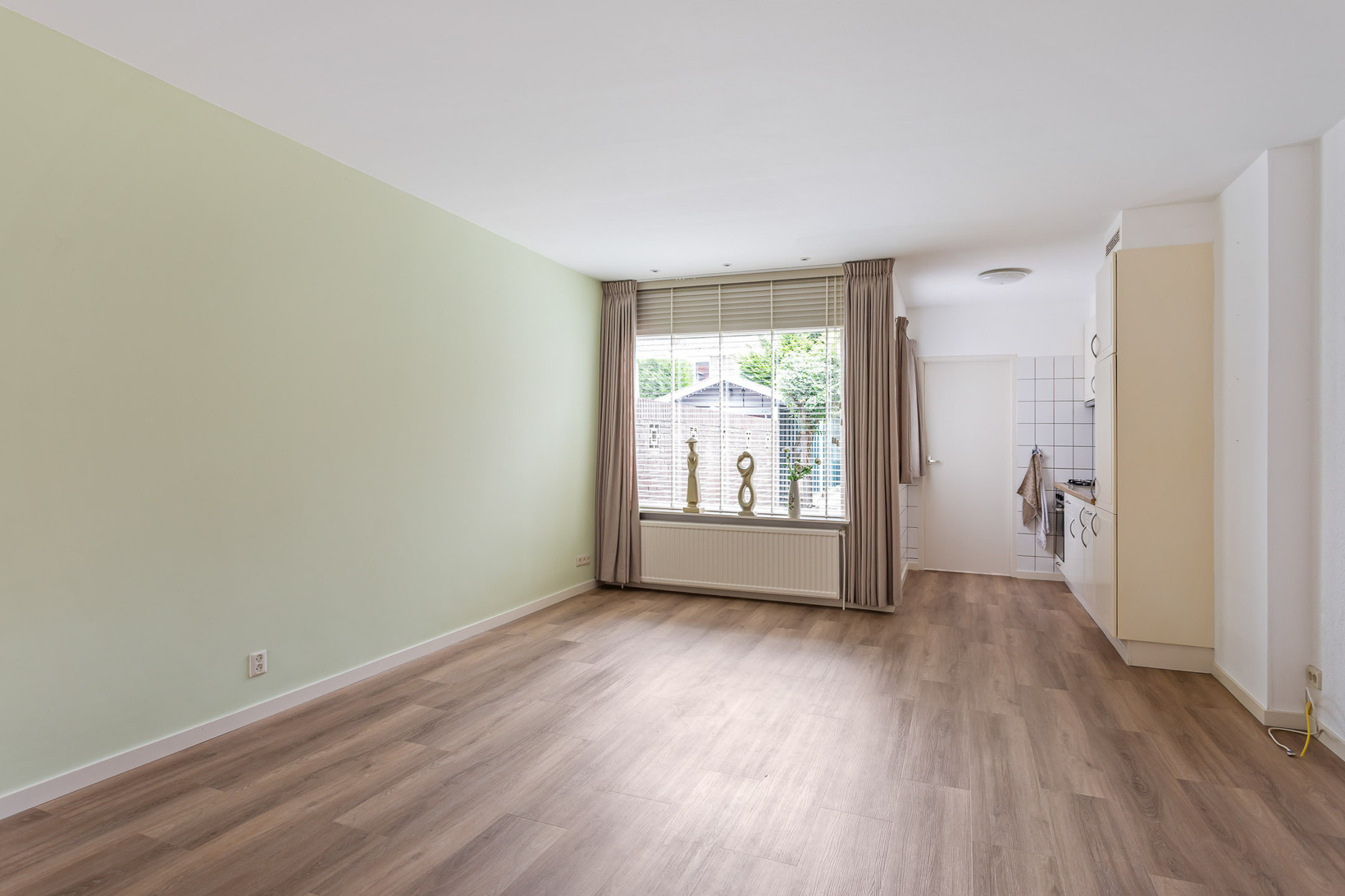 Tussenwoning te koop: Minister De Visserstraat 18, Enschede