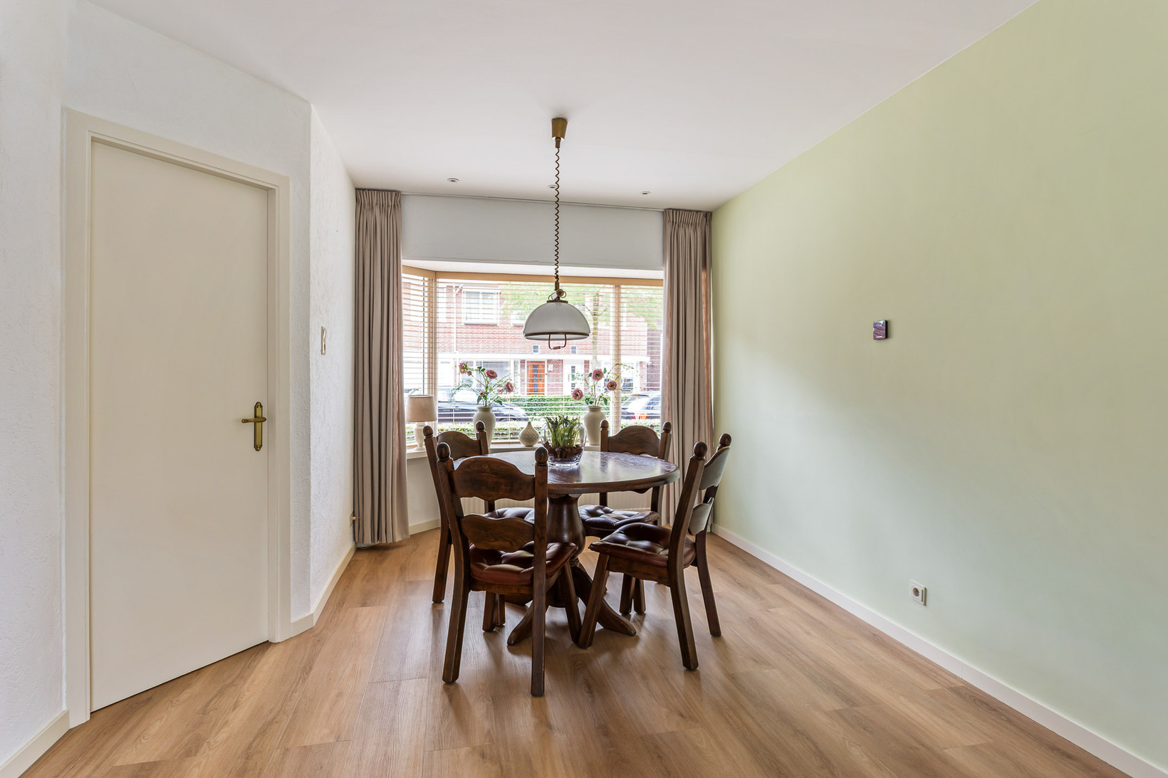 Tussenwoning te koop: Minister De Visserstraat 18, Enschede