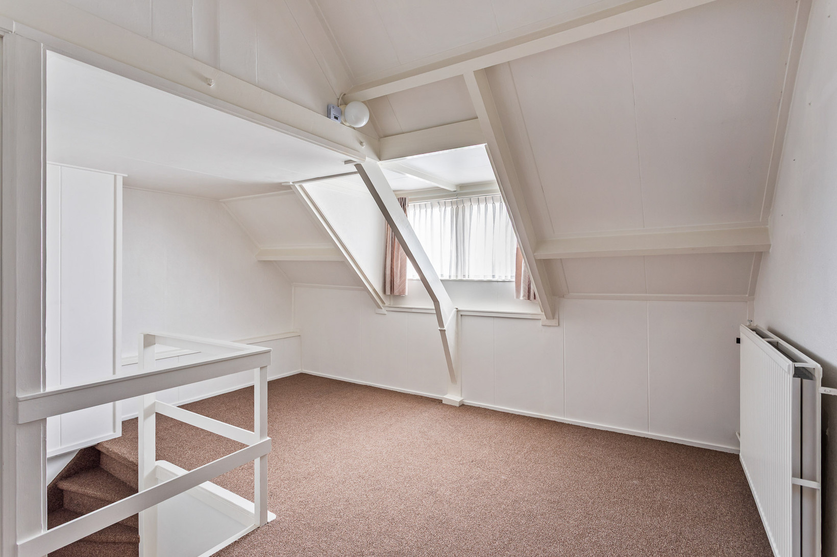 Tussenwoning te koop: Minister De Visserstraat 18, Enschede