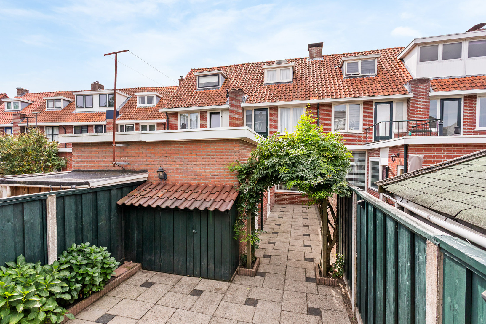 Tussenwoning te koop: Minister De Visserstraat 18, Enschede