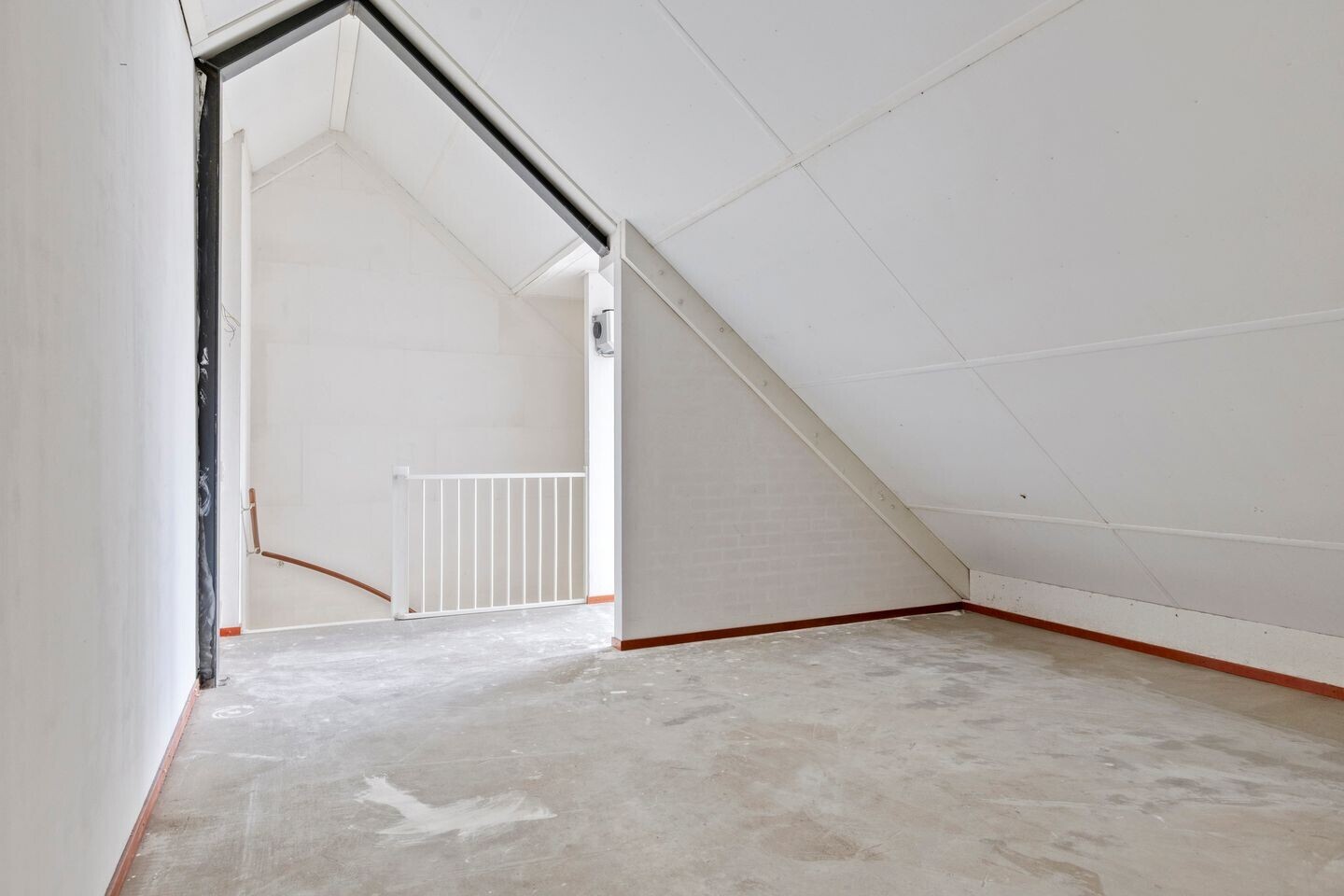 Twee-onder-één-kap te koop: Roomweg 181, Enschede