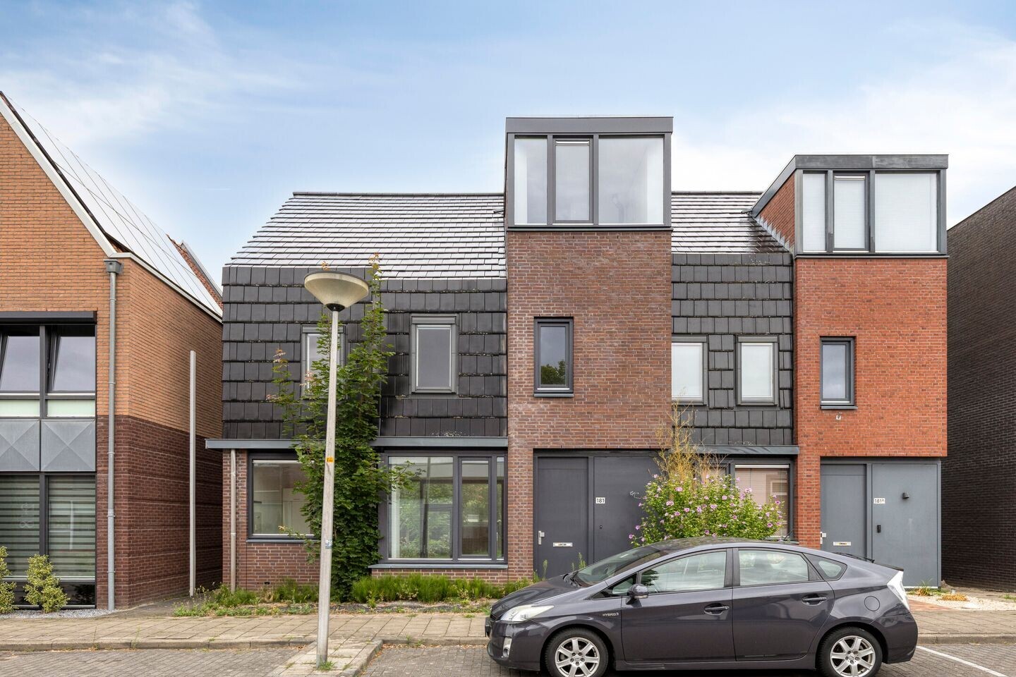 Twee-onder-één-kap te koop: Roomweg 181, Enschede