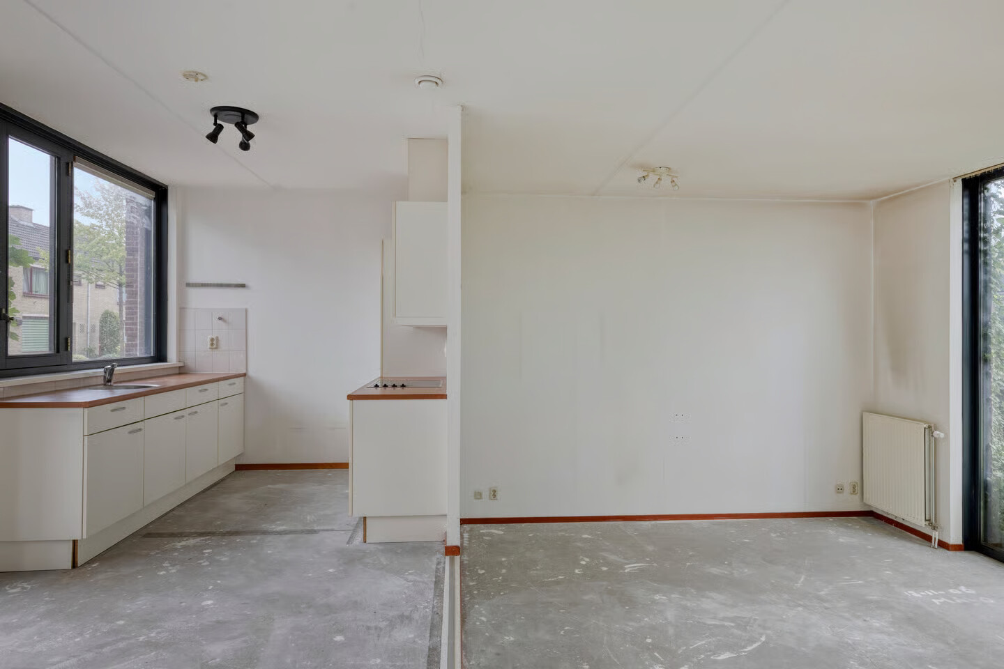 Twee-onder-één-kap te koop: Roomweg 181, Enschede