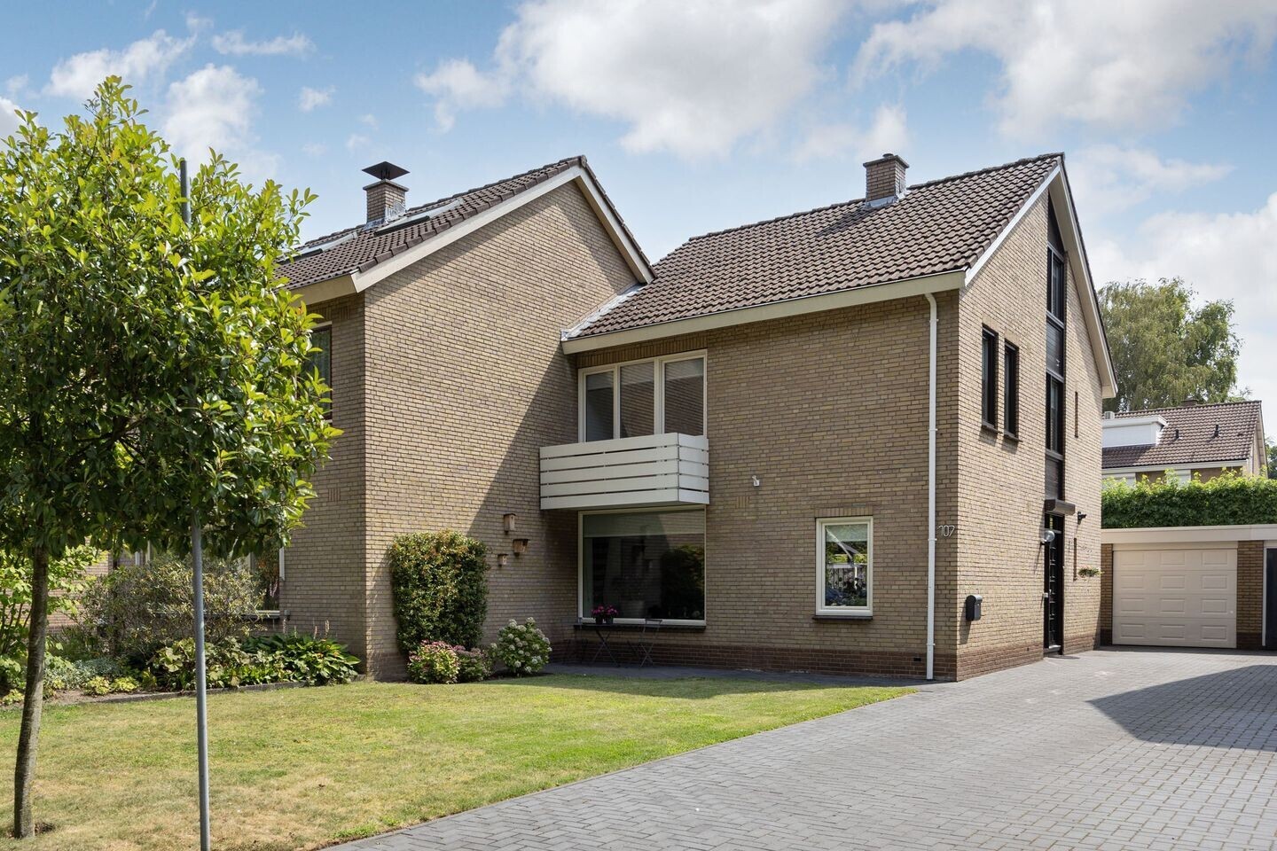 Twee-onder-één-kap te koop: Schuttekamp 107, Enschede
