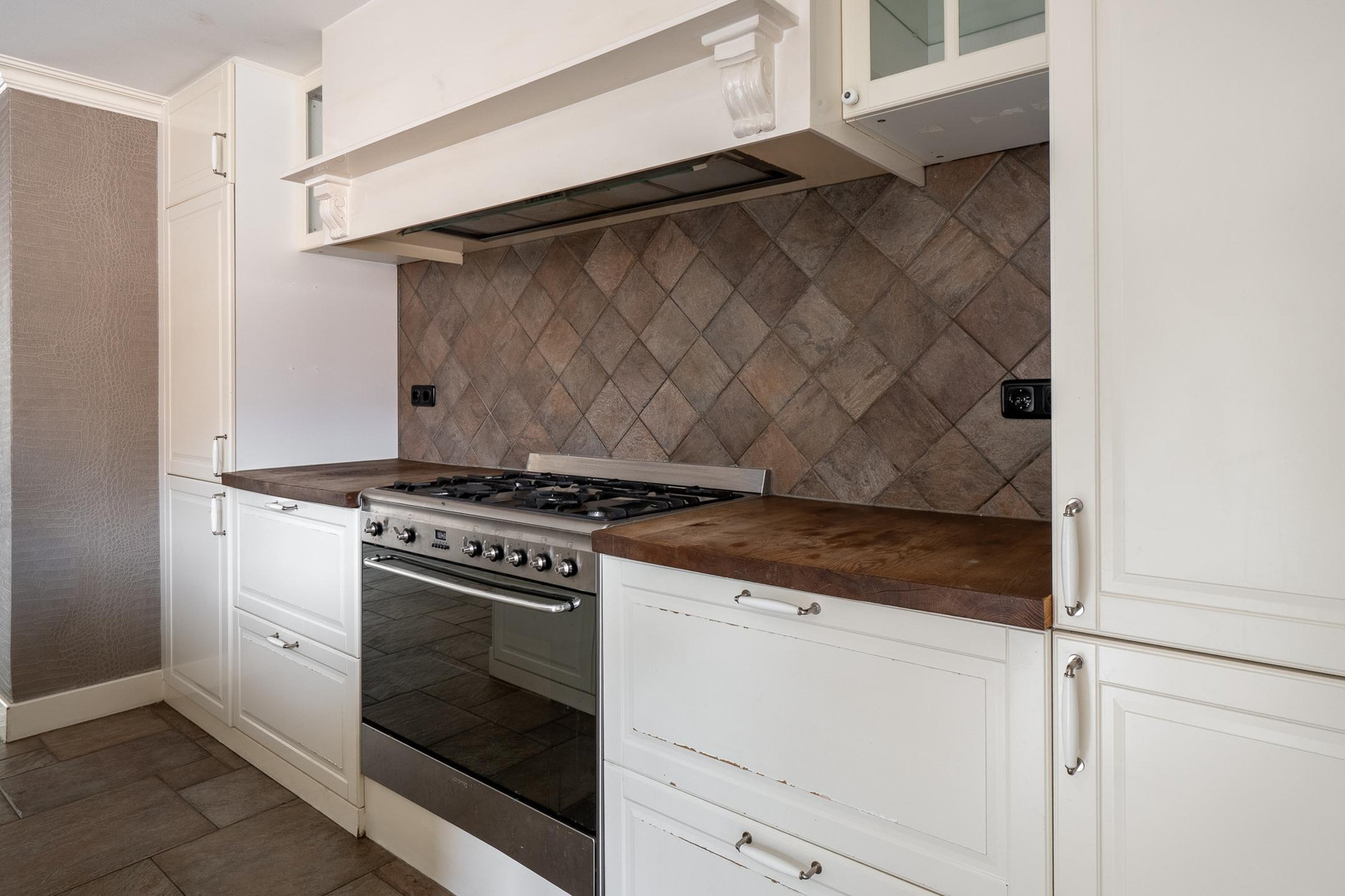 Tussenwoning te koop: Noord Esmarkerrondweg 448, Enschede