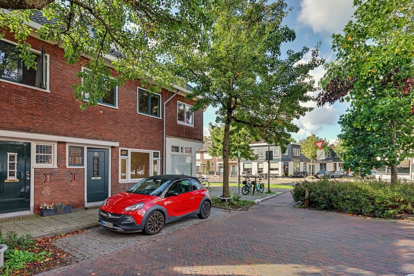 Tussenwoning te koop: Gronausevoetpad 114, Enschede