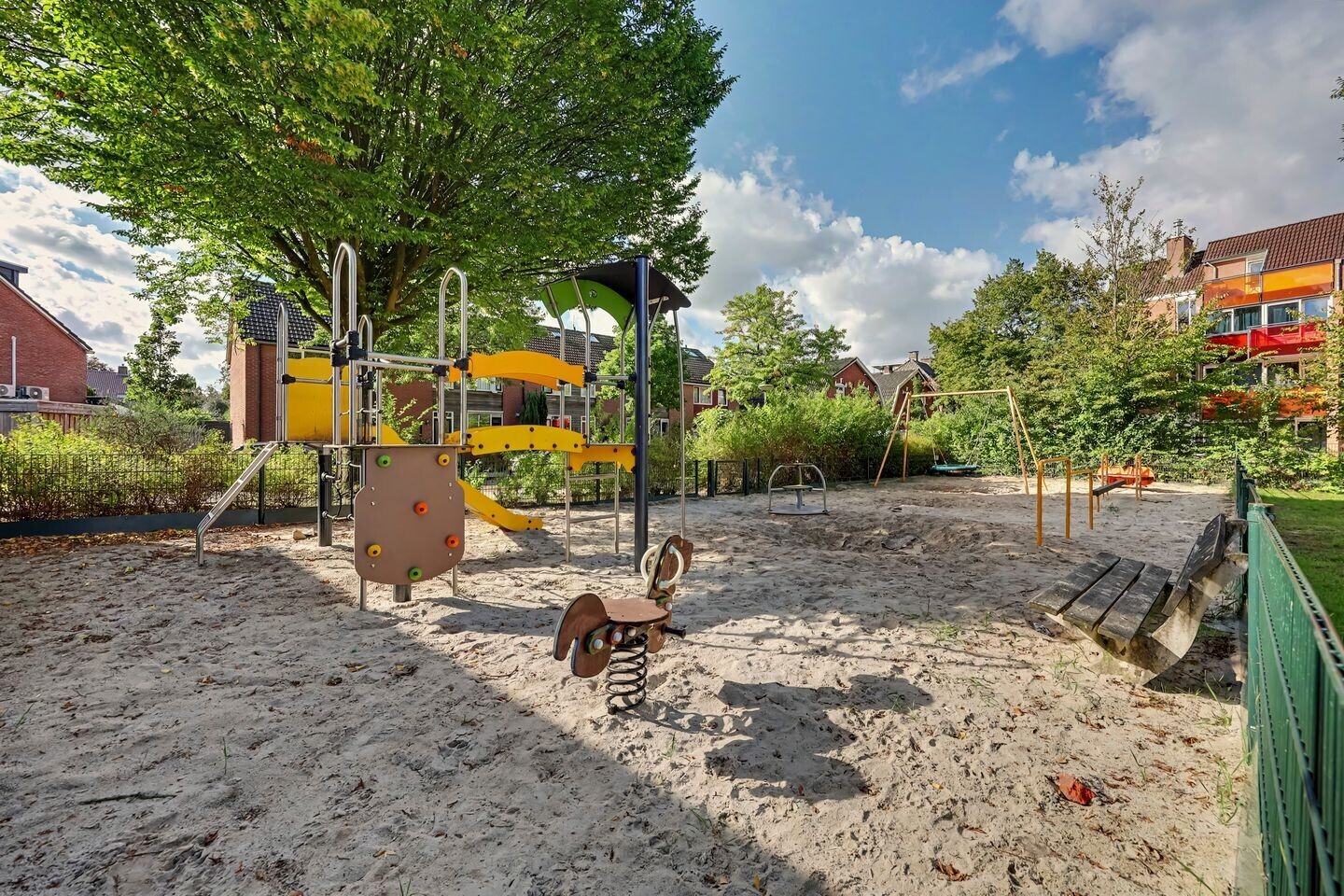 Tussenwoning te koop: Gronausevoetpad 114, Enschede