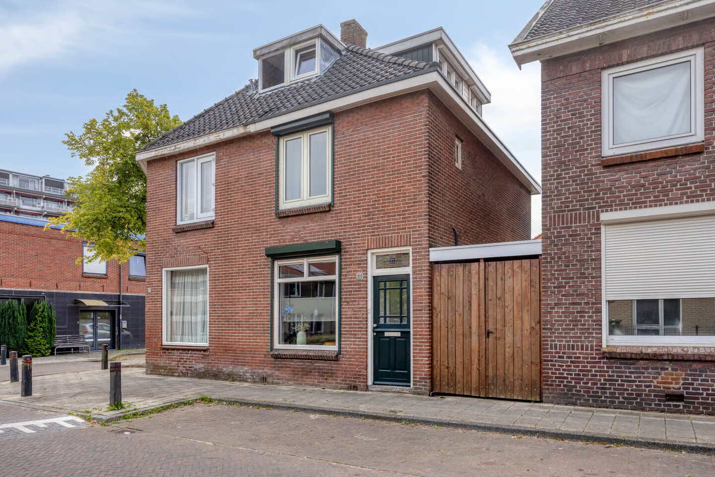 Twee-onder-één-kap te koop: Velveweg 168, Enschede