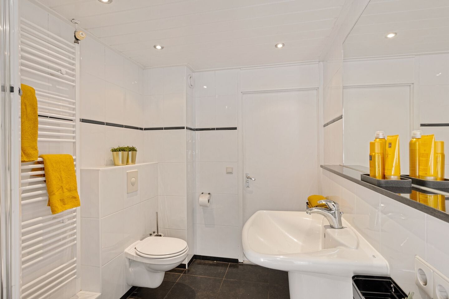 Hoekwoning te koop: Rondostraat 150, Enschede