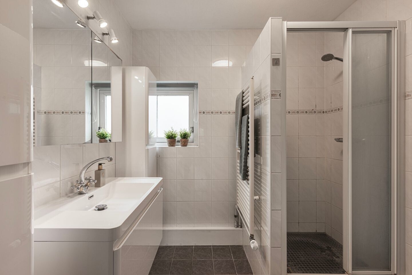 Tussenwoning te koop: heralaan 26, Enschede