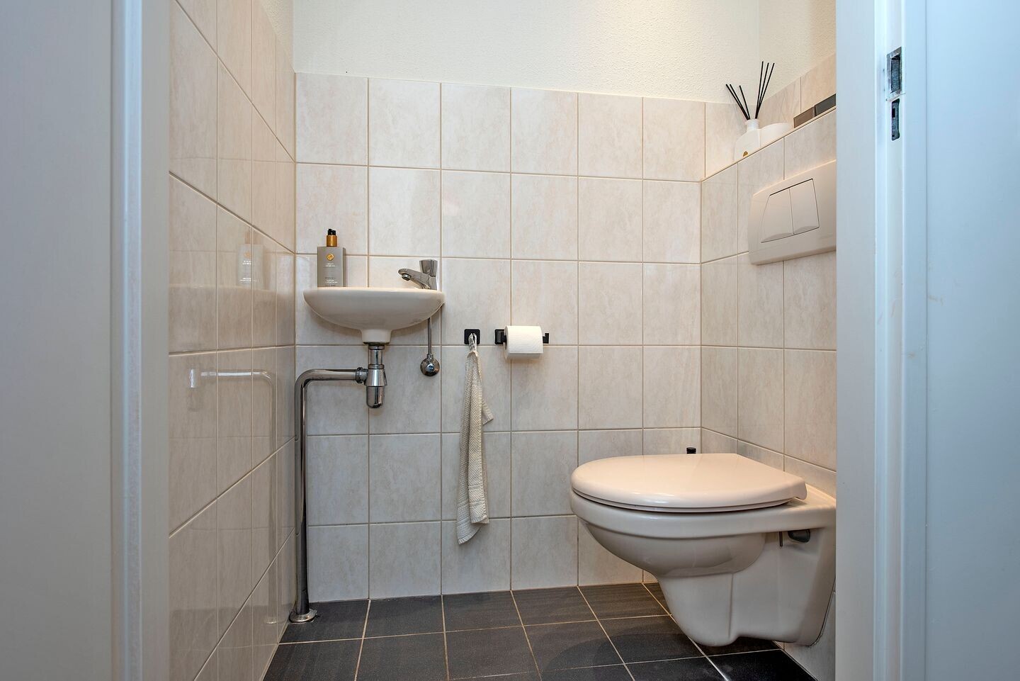 Tussenwoning te koop: Waterlelielaan 4, Enschede