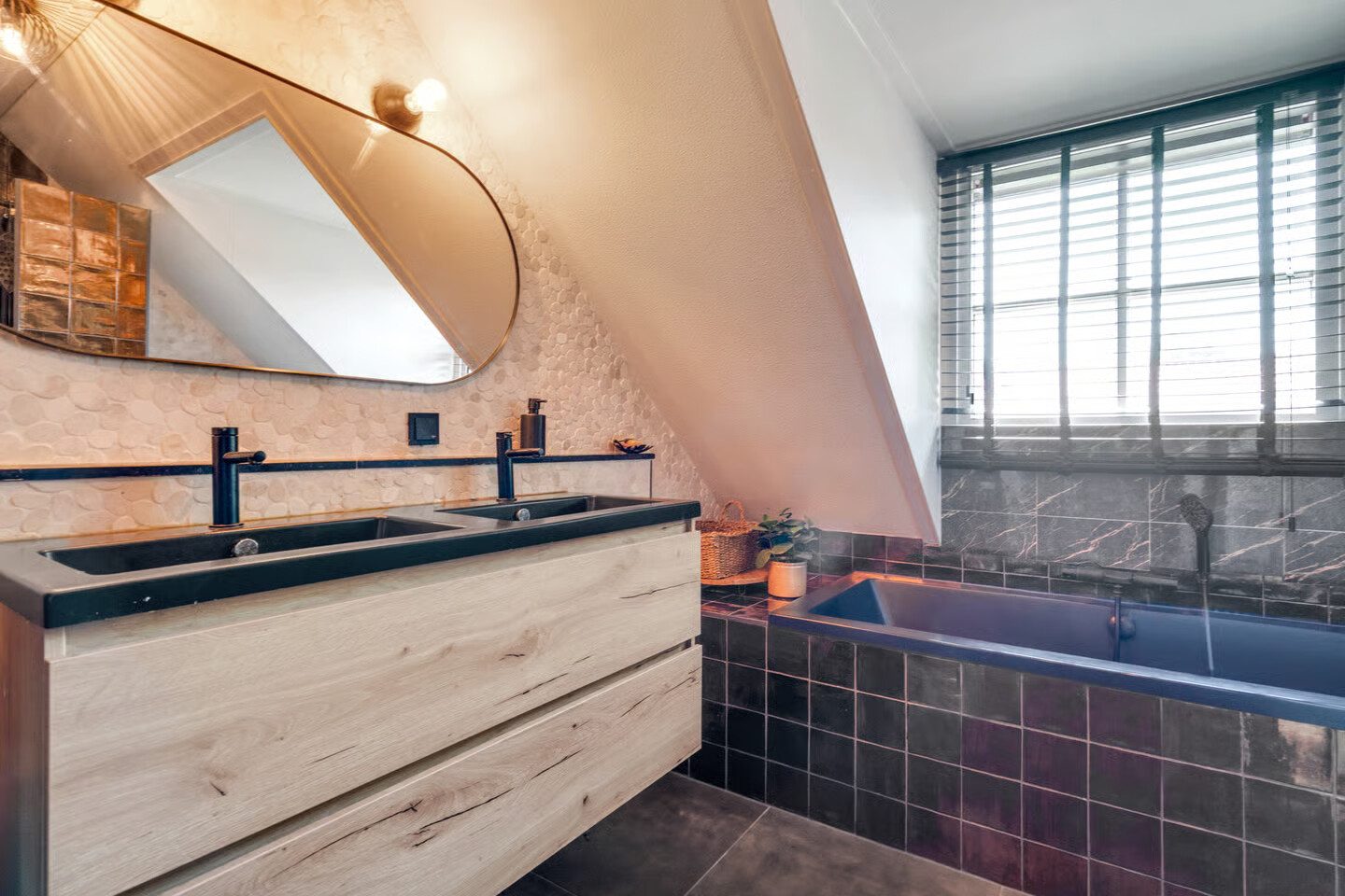 Vrijstaande woning te koop: Distelvlinder 2, Enschede