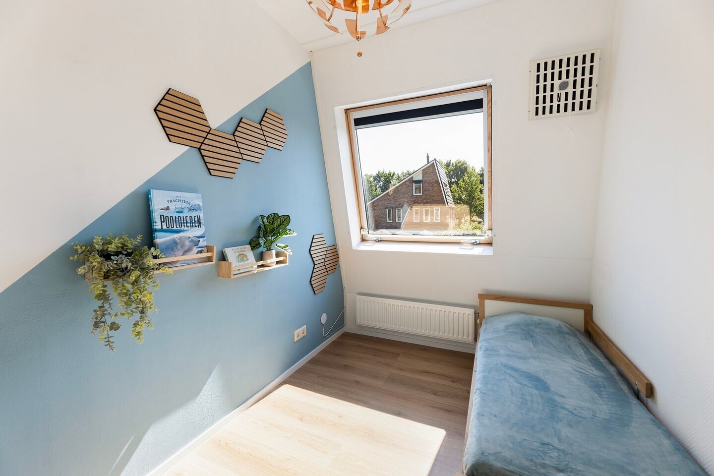 Tussenwoning te koop: Avondroodvlinder 8, Enschede