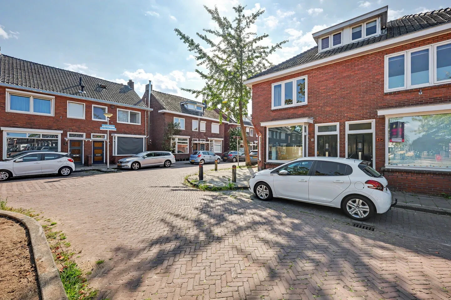 Twee-onder-één-kap te koop: Van Heutzplein 14, Enschede