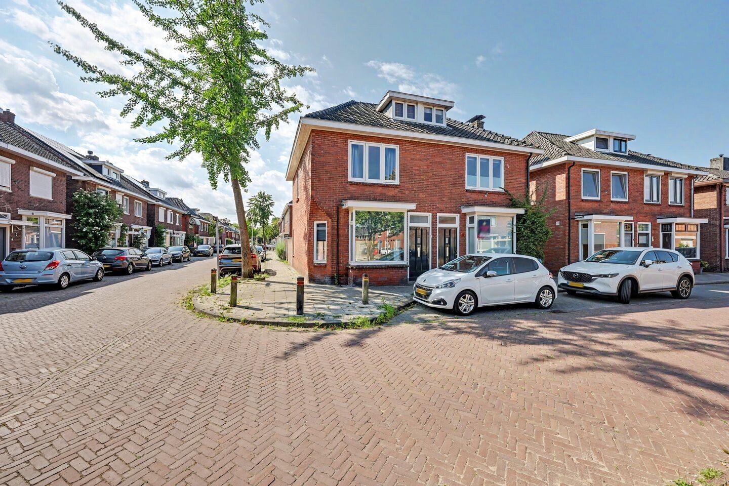 Twee-onder-één-kap te koop: Van Heutzplein 14, Enschede
