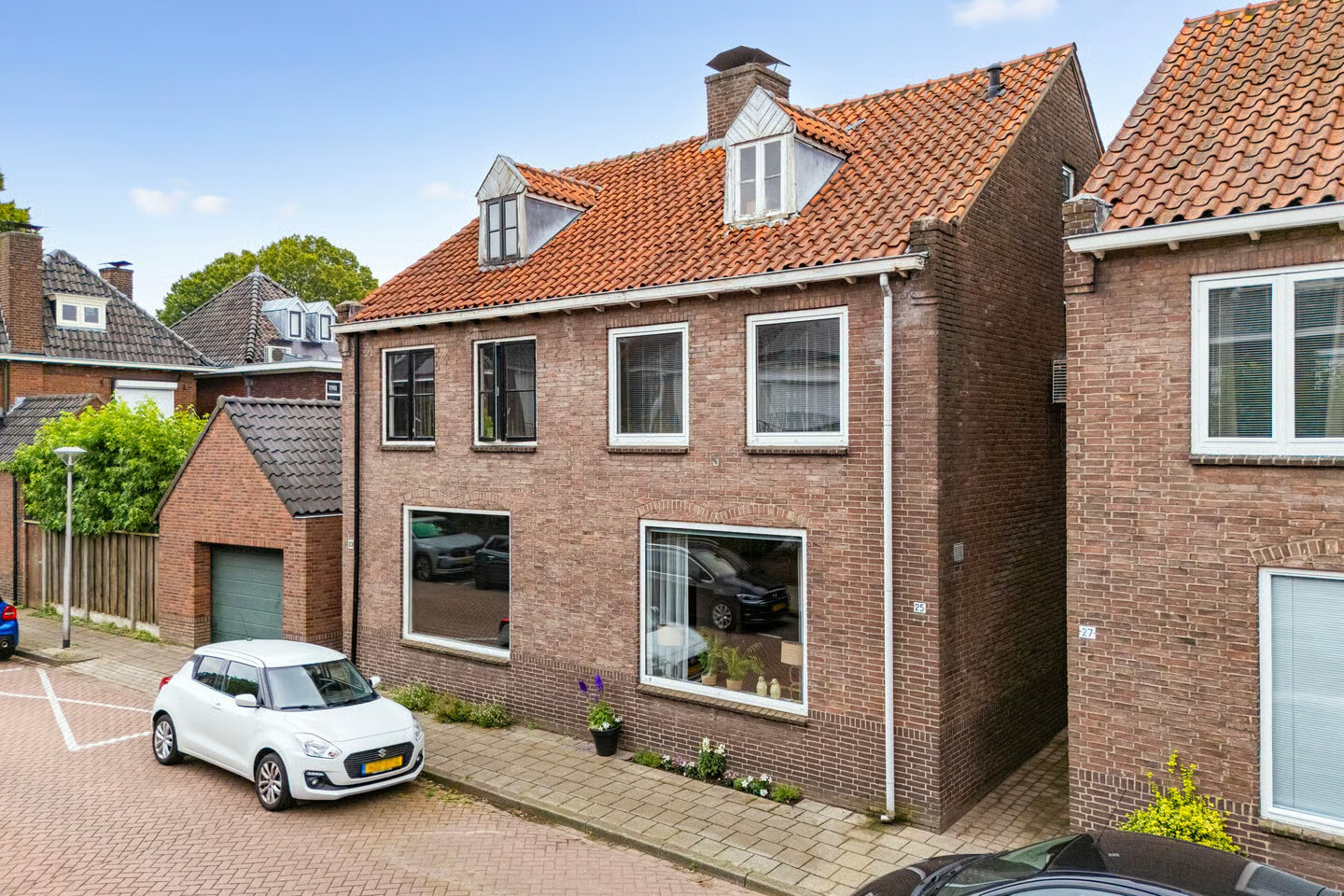 Twee-onder-één-kap te koop: Preangerstraat 25, Enschede