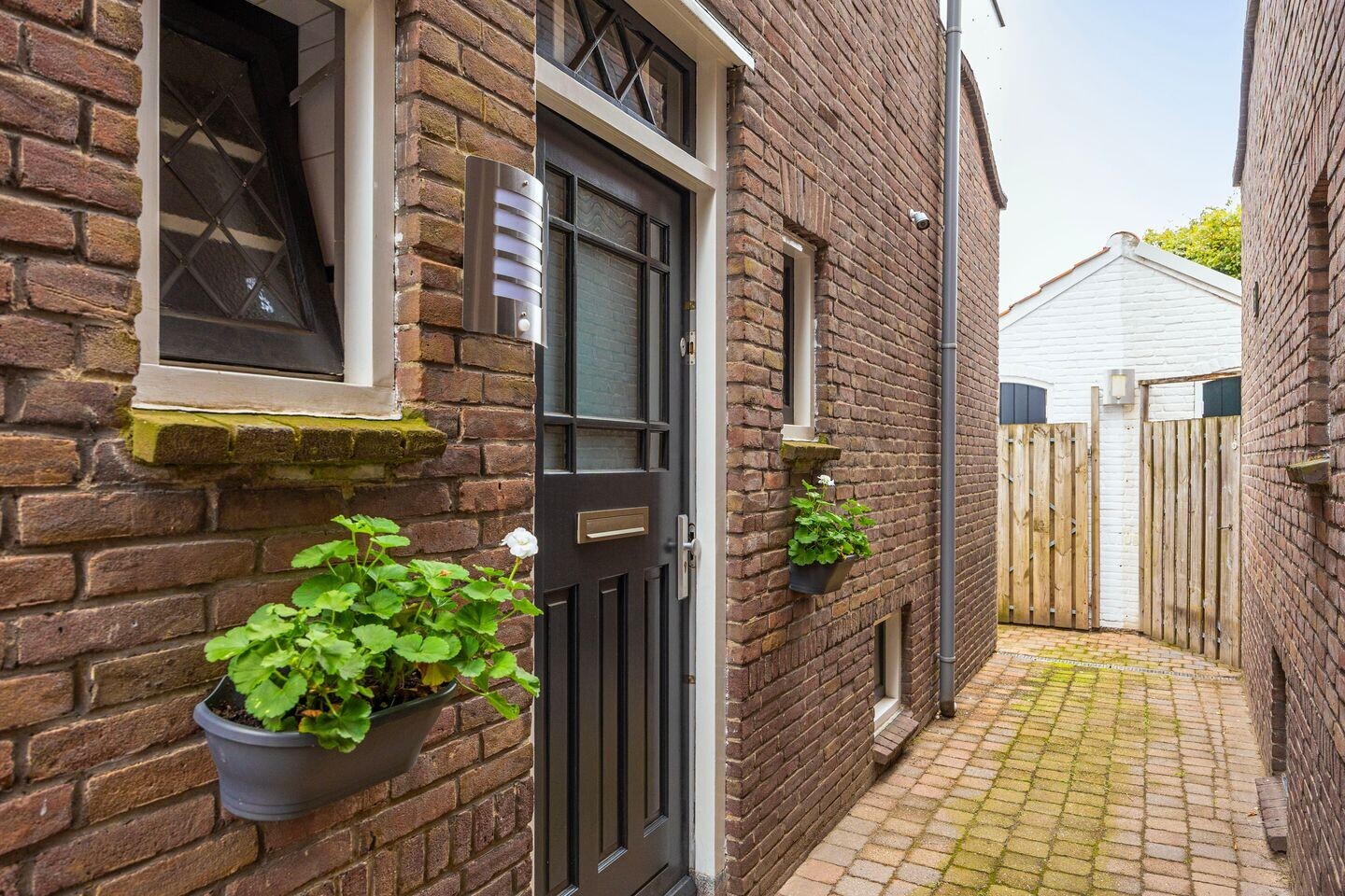 Twee-onder-één-kap te koop: Preangerstraat 25, Enschede