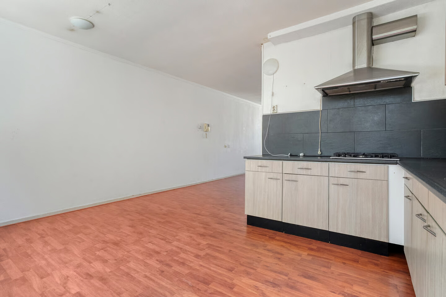 Tussenwoning te koop: Auskamplanden 217, Enschede