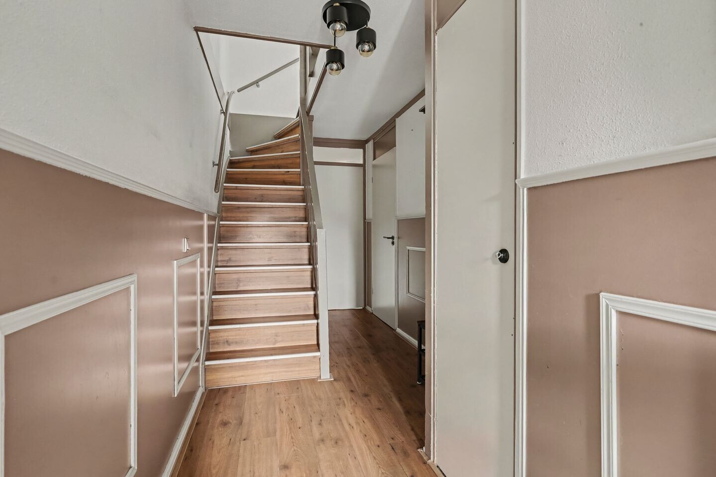 Tussenwoning te koop: Hanenberglanden 506, Enschede