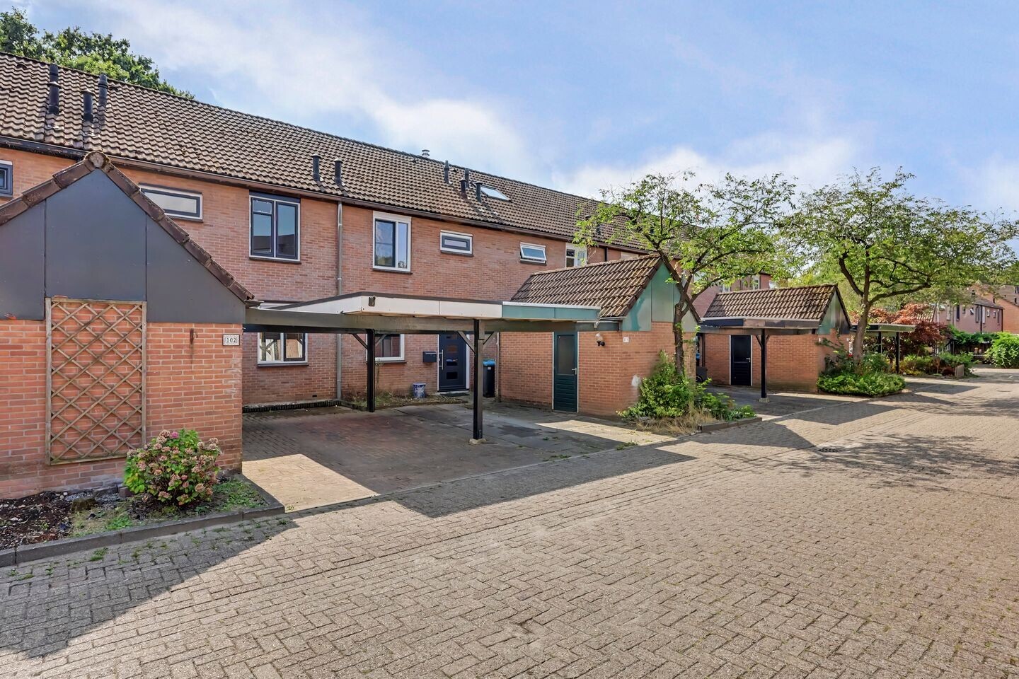 Tussenwoning te koop: Walkottelanden 102, Enschede