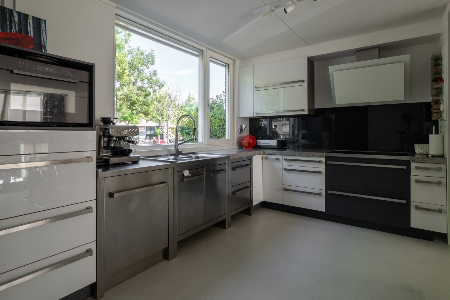 Hoekwoning te koop: Theresastraat 15, Enschede