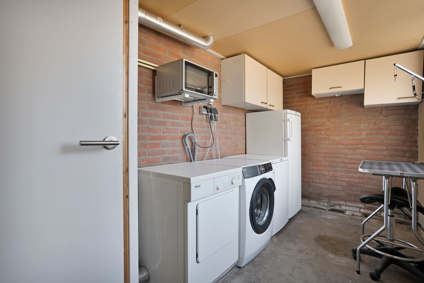 Tussenwoning te koop: Willem Kalfstraat 17, Enschede