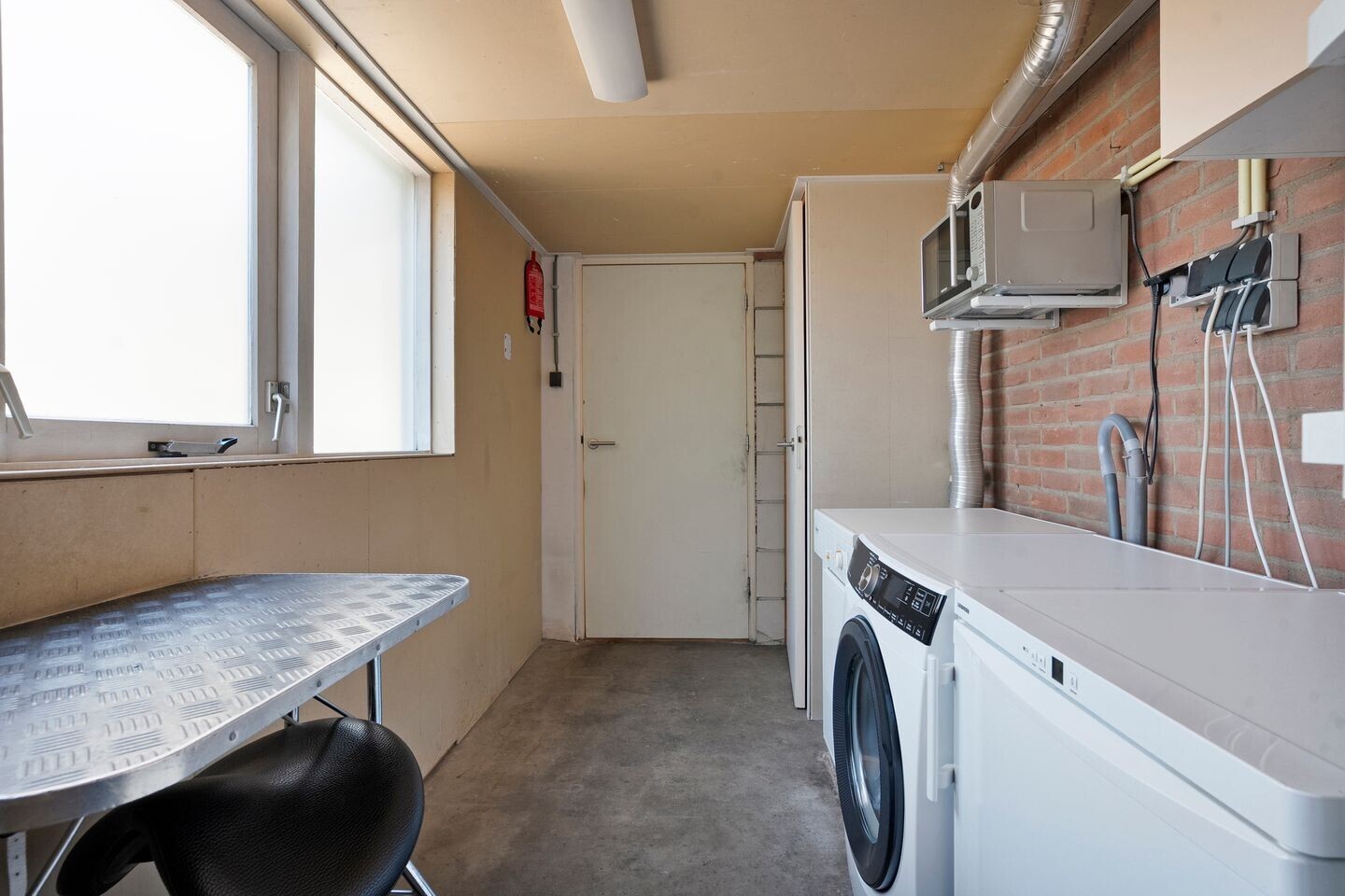 Tussenwoning te koop: Willem Kalfstraat 17, Enschede