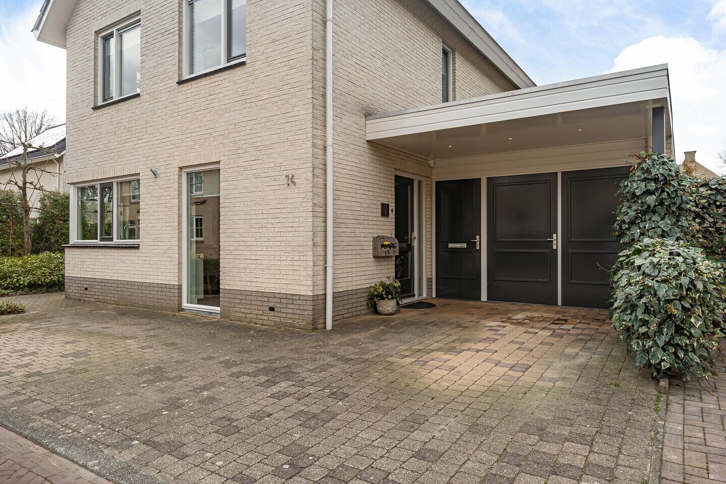 Vrijstaande woning te koop: Clara Peeterslaan 14, Enschede