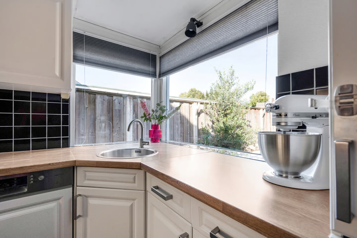 Hoekwoning te koop: Goudenregenstraat 16, Enschede