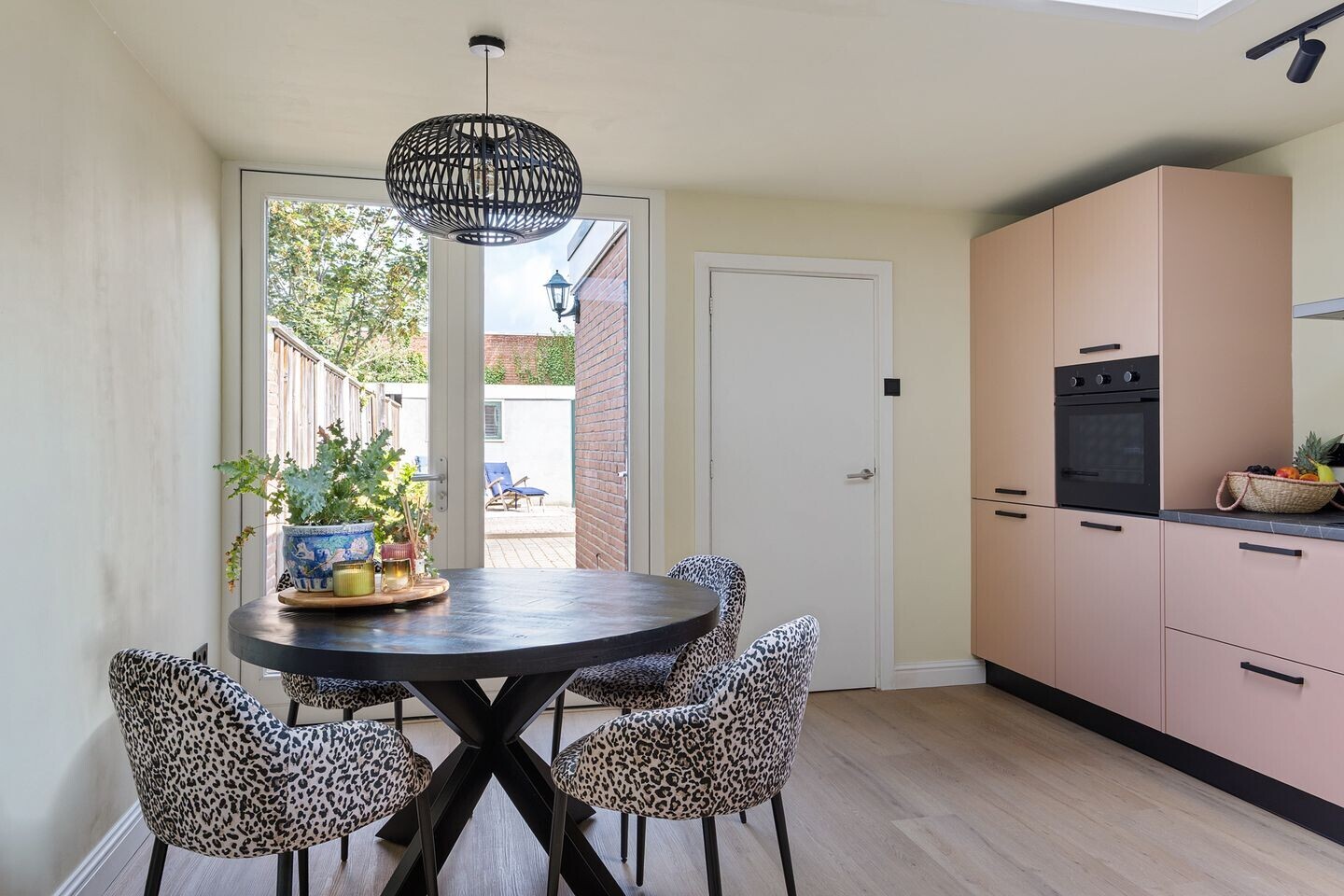 Twee-onder-één-kap te koop: Lindestraat 38, Enschede