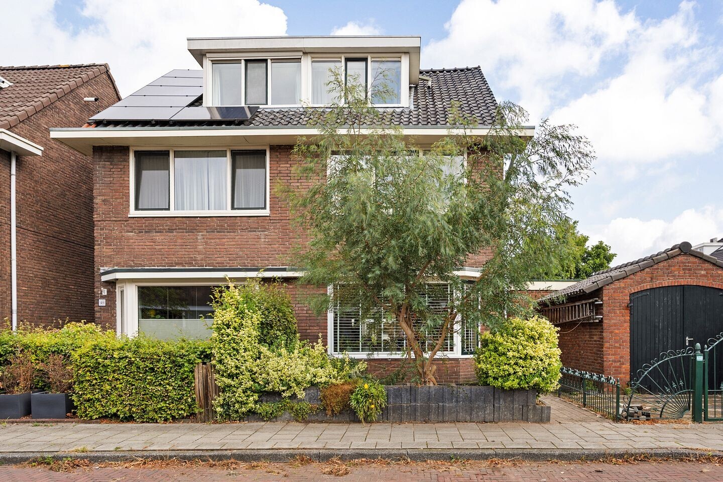 Twee-onder-één-kap te koop: Lindestraat 38, Enschede