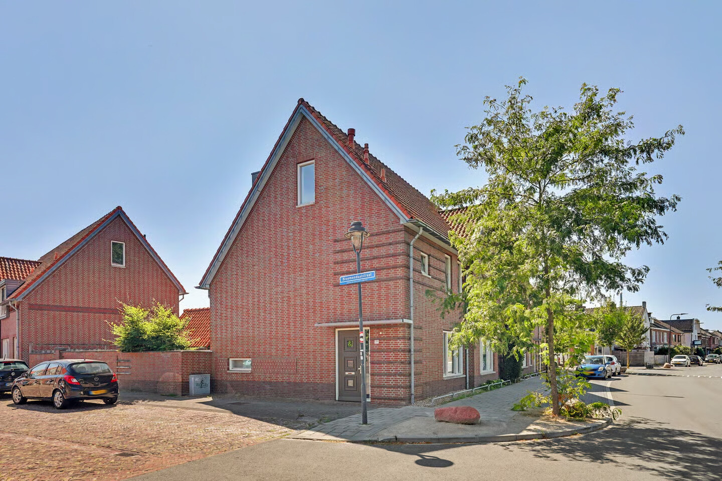 Hoekwoning te koop: Tweede Emmastraat 77, Enschede