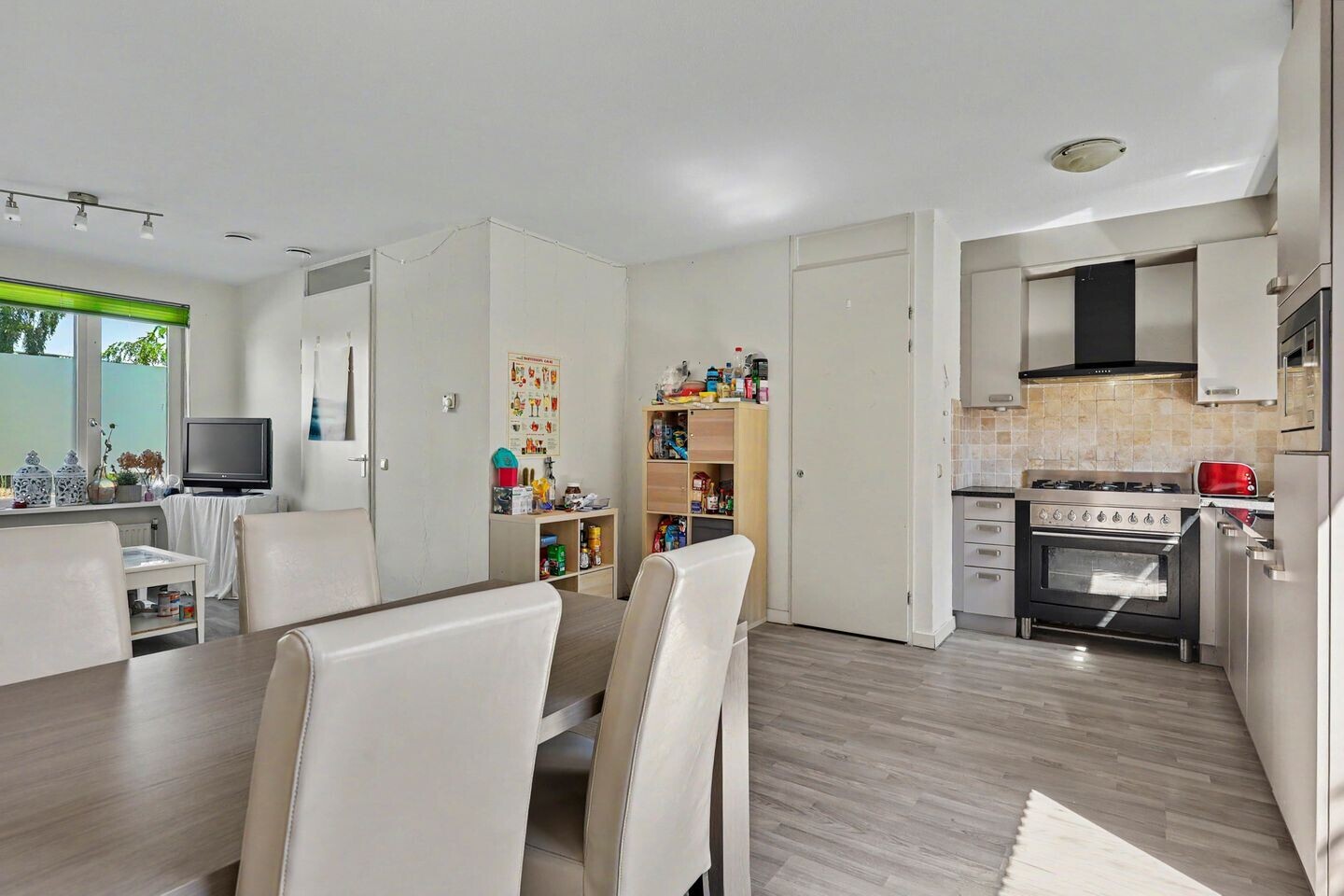 Hoekwoning te koop: Tweede Emmastraat 77, Enschede