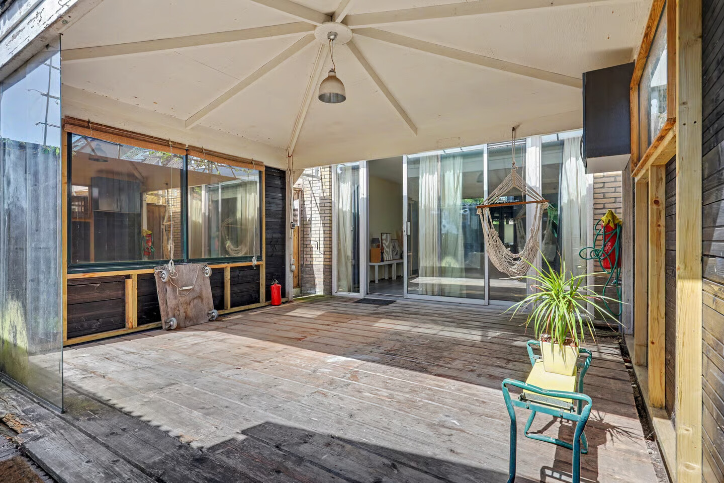 Tussenwoning te koop: Julie de Graaglaan 27, Enschede
