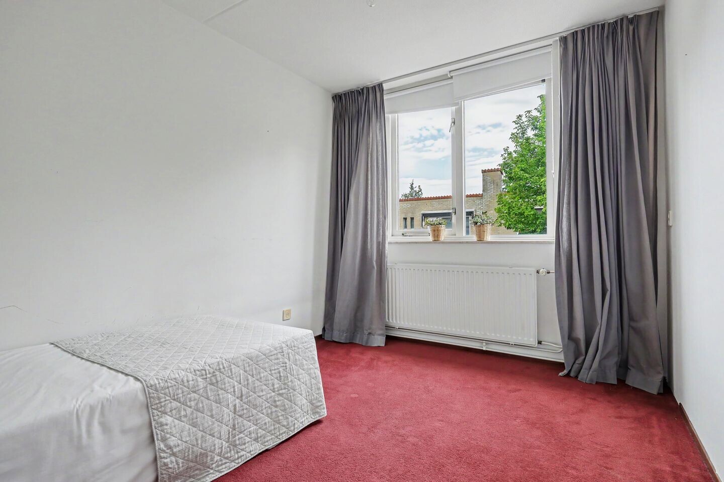Tussenwoning te koop: Julie de Graaglaan 27, Enschede