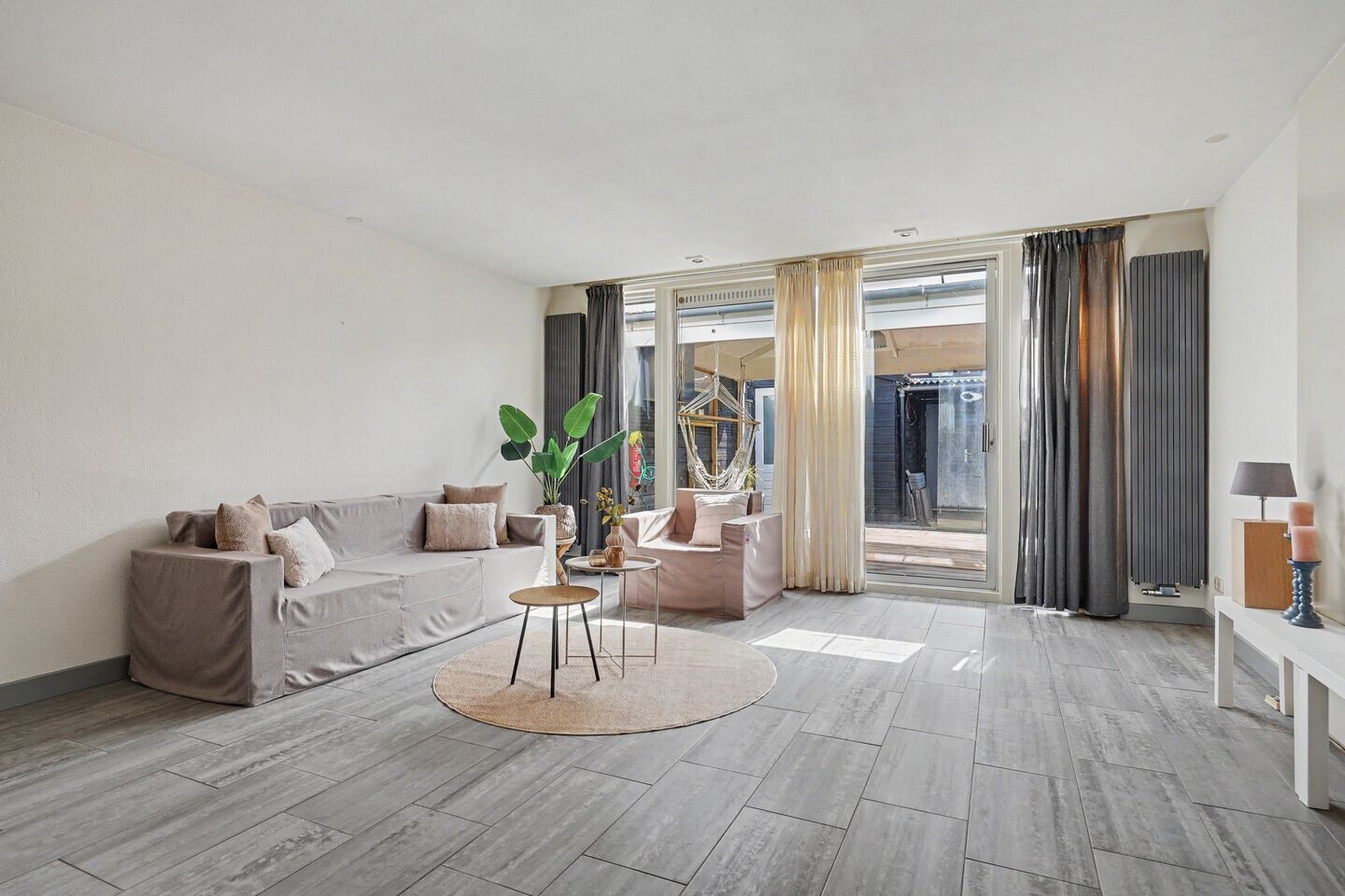 Tussenwoning te koop: Julie de Graaglaan 27, Enschede