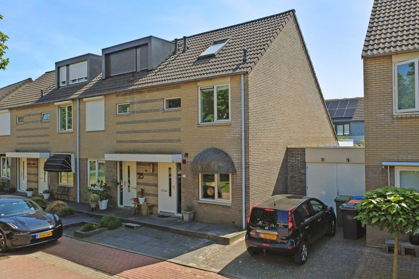 Tussenwoning te koop: Julie de Graaglaan 27, Enschede