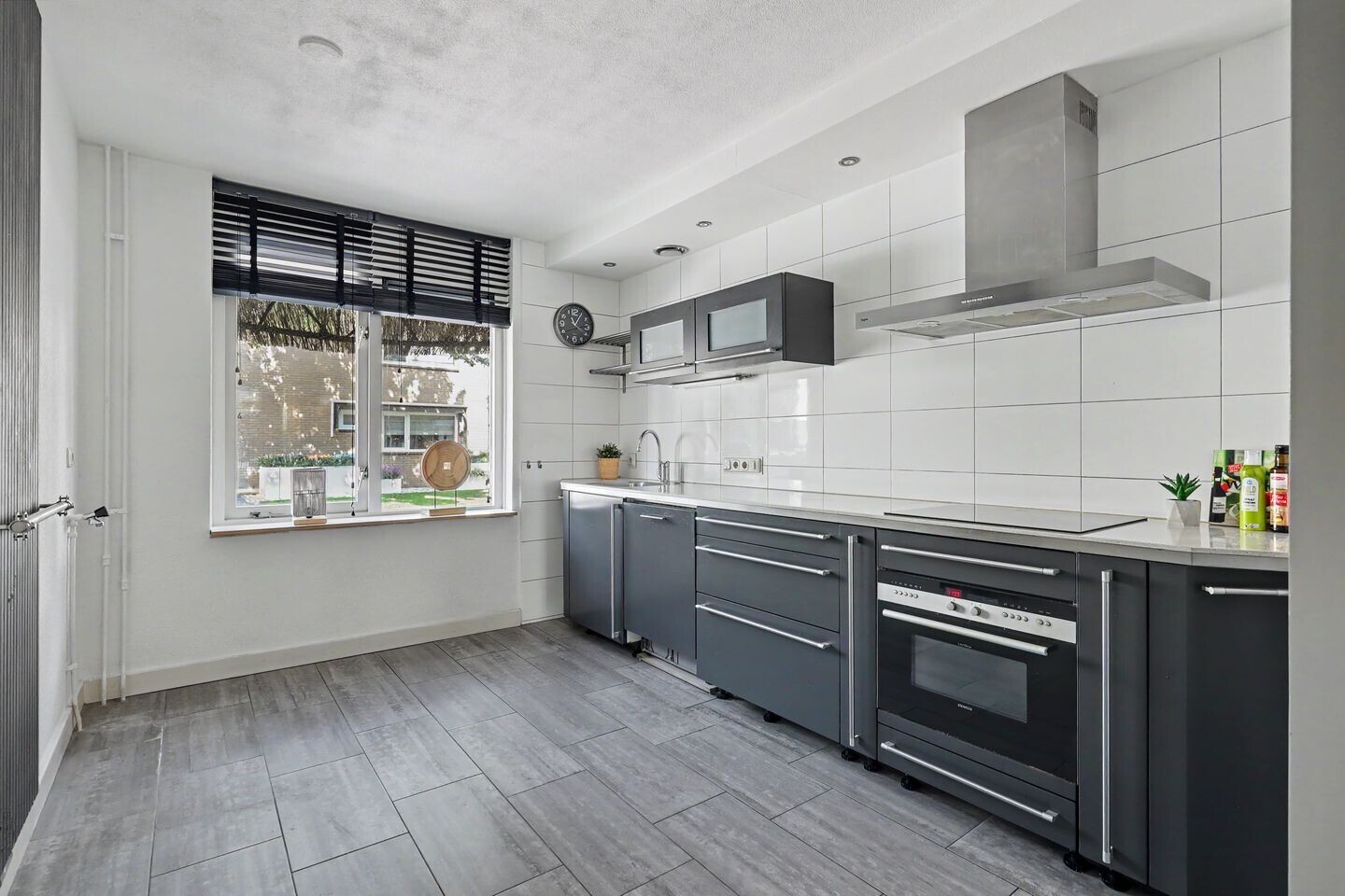 Tussenwoning te koop: Julie de Graaglaan 27, Enschede